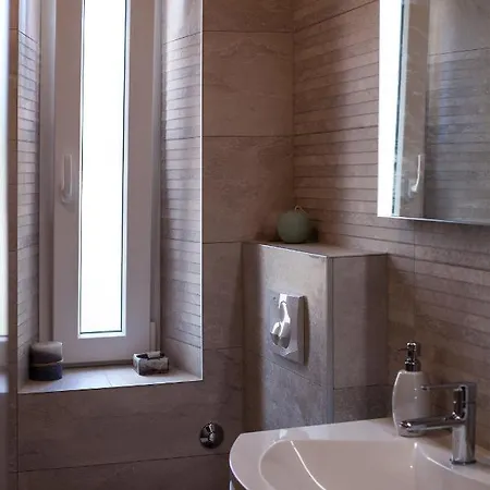 Ade Arena View Apartment Pula