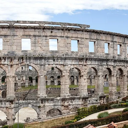 Ade Arena View Pula