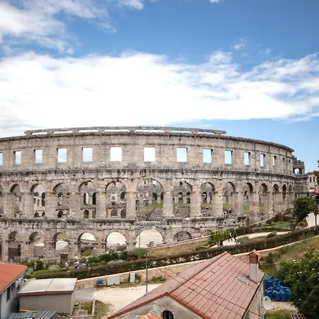 Apartment Ade Arena View Pula