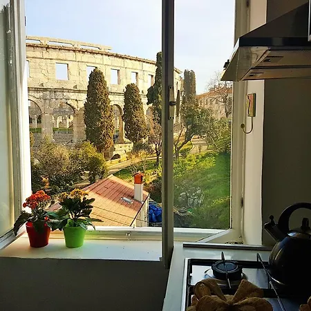 Apartment Ade Arena View Pula