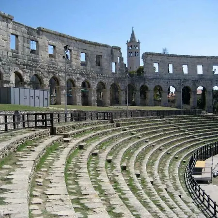 Apartment Ade Arena View Pula