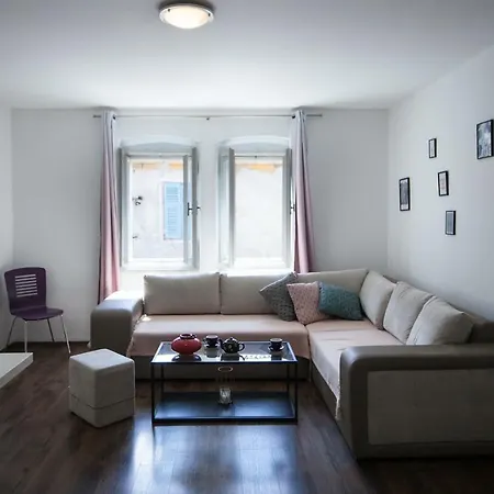 Apartment Ade Arena View Pula