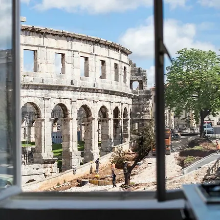 Ade Arena View Pula